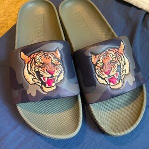 New Men’s Slides